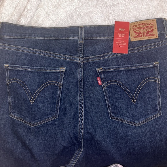 Levi’s Women’s Cropped Jeans, Size 12 - Picture 8 of 14